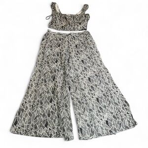 NWOT 2-piece Wide Leg Pant & Crop Tank Set Black with white leaf print sz L